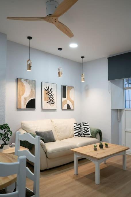 Apartamentos Alfaqueque B Севилья Экстерьер фото