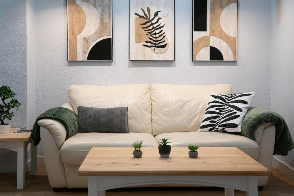 Apartamentos Alfaqueque B Севилья Экстерьер фото