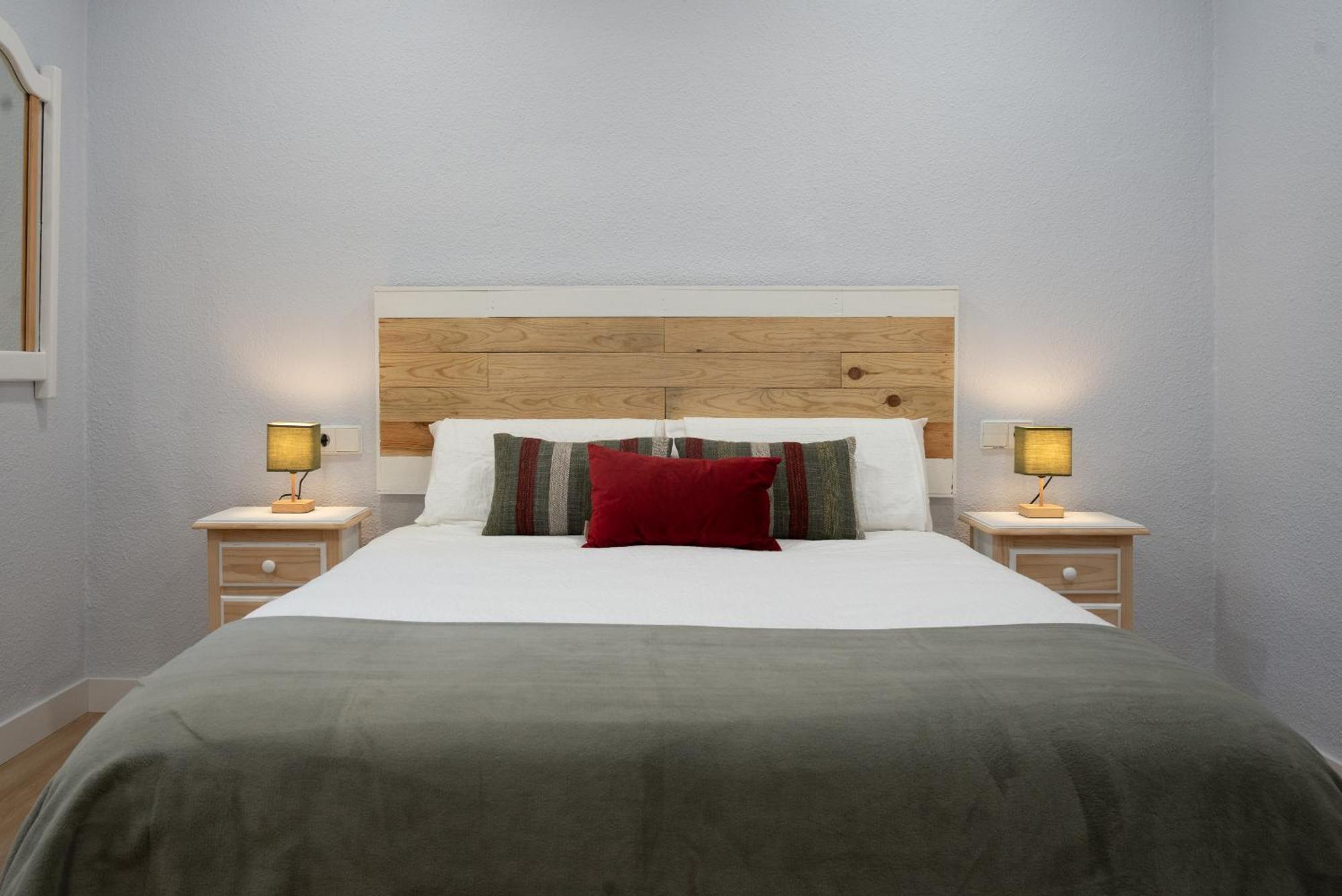 Apartamentos Alfaqueque B Севилья Экстерьер фото