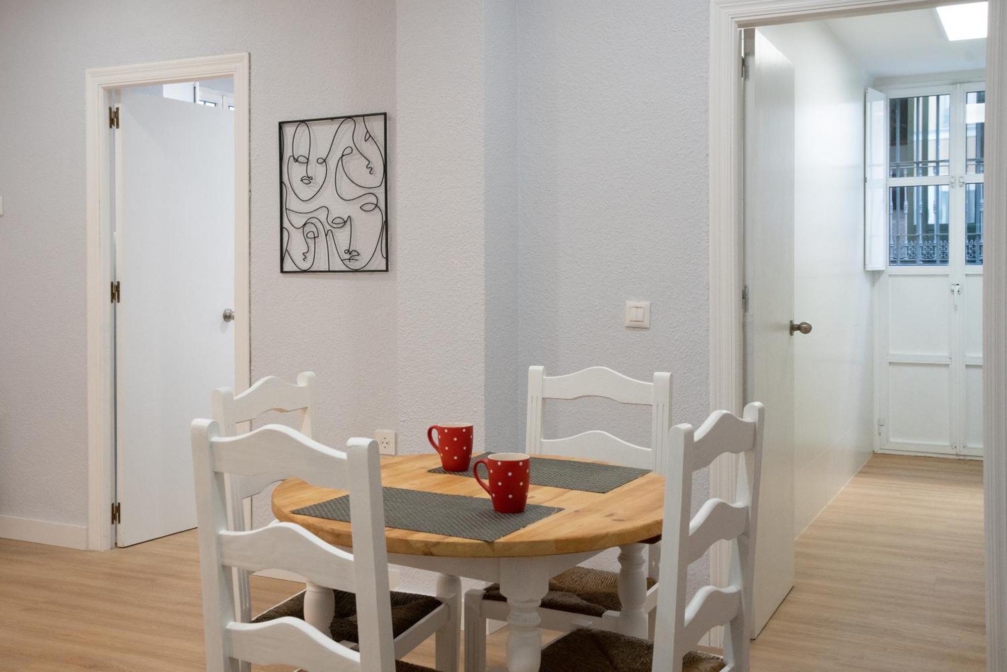 Apartamentos Alfaqueque B Севилья Экстерьер фото