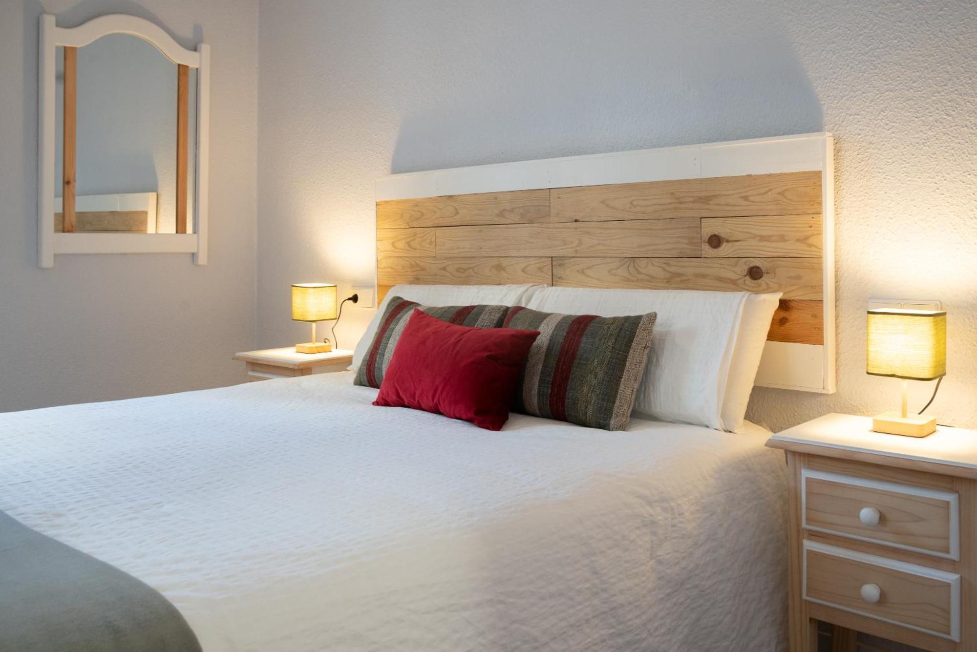 Apartamentos Alfaqueque B Севилья Экстерьер фото